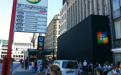 Apple Store in Hamburg Vandalised with Windows Logo [Video]